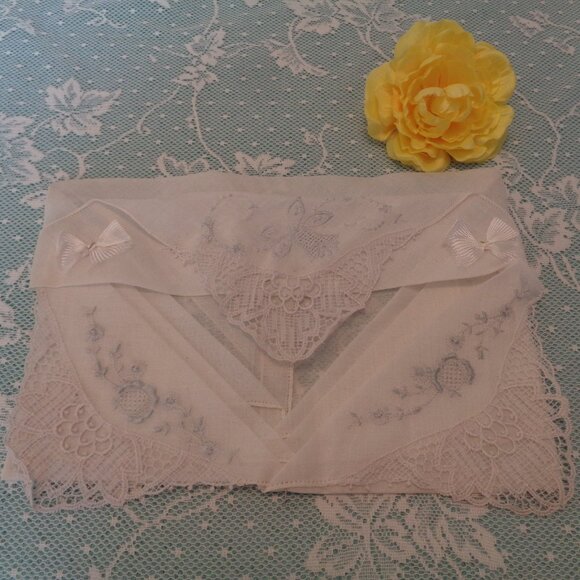 VINTAGE LACE & EMBROIDERY HANKIES SET NEW FROM THE PAST SET OF 3 LOT